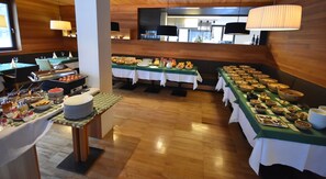 Free daily full breakfast