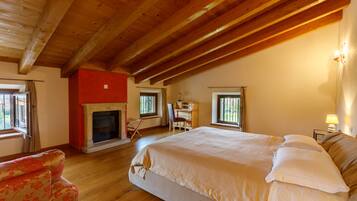 Junior Double Room | Premium bedding, minibar, in-room safe, desk