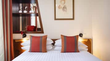 Chambre Double Classique | Literie de qualité supérieure, coffres-forts dans les chambres, bureau