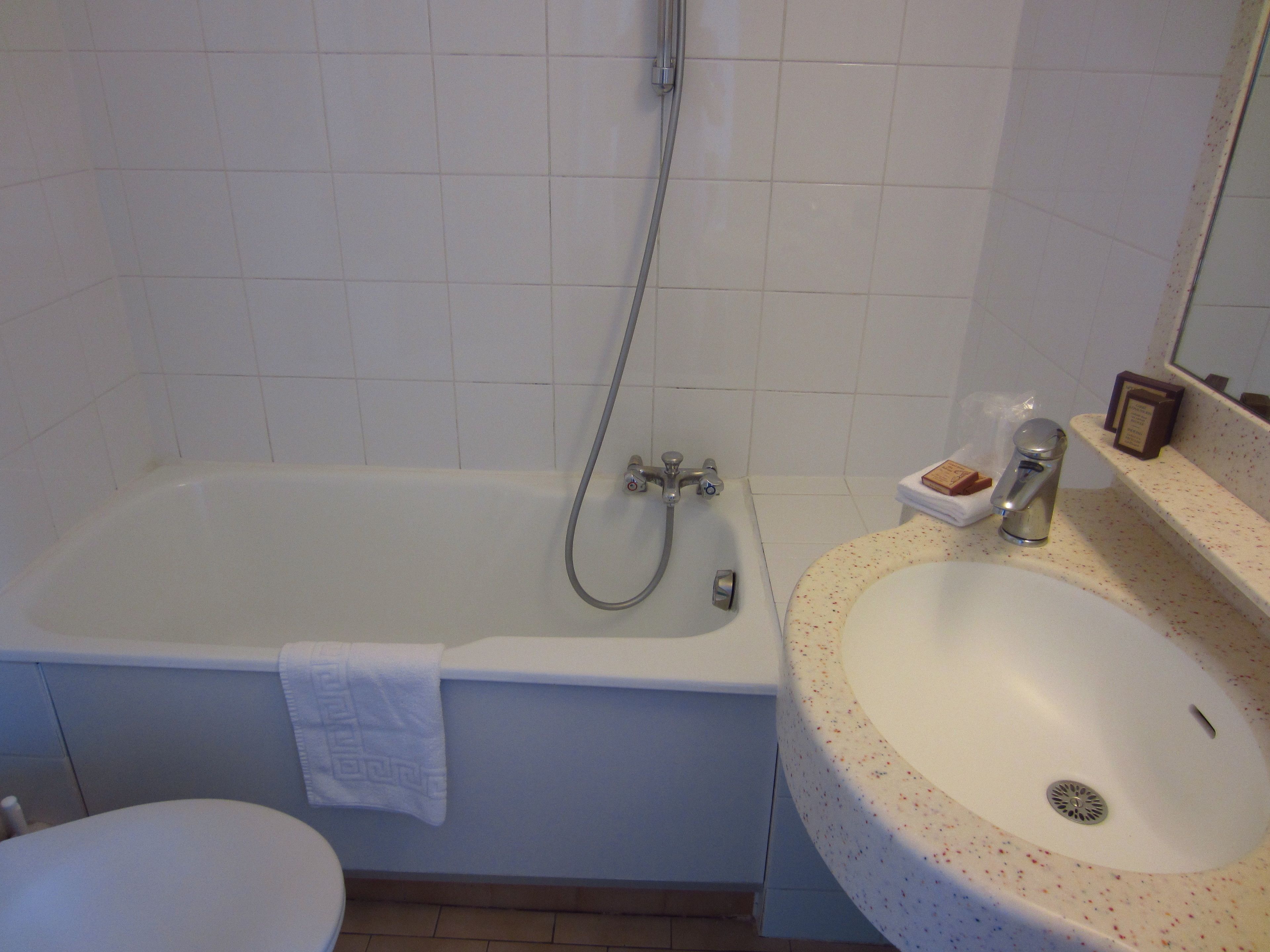 classic double room | bathroom | free toiletries, hair dryer, towels