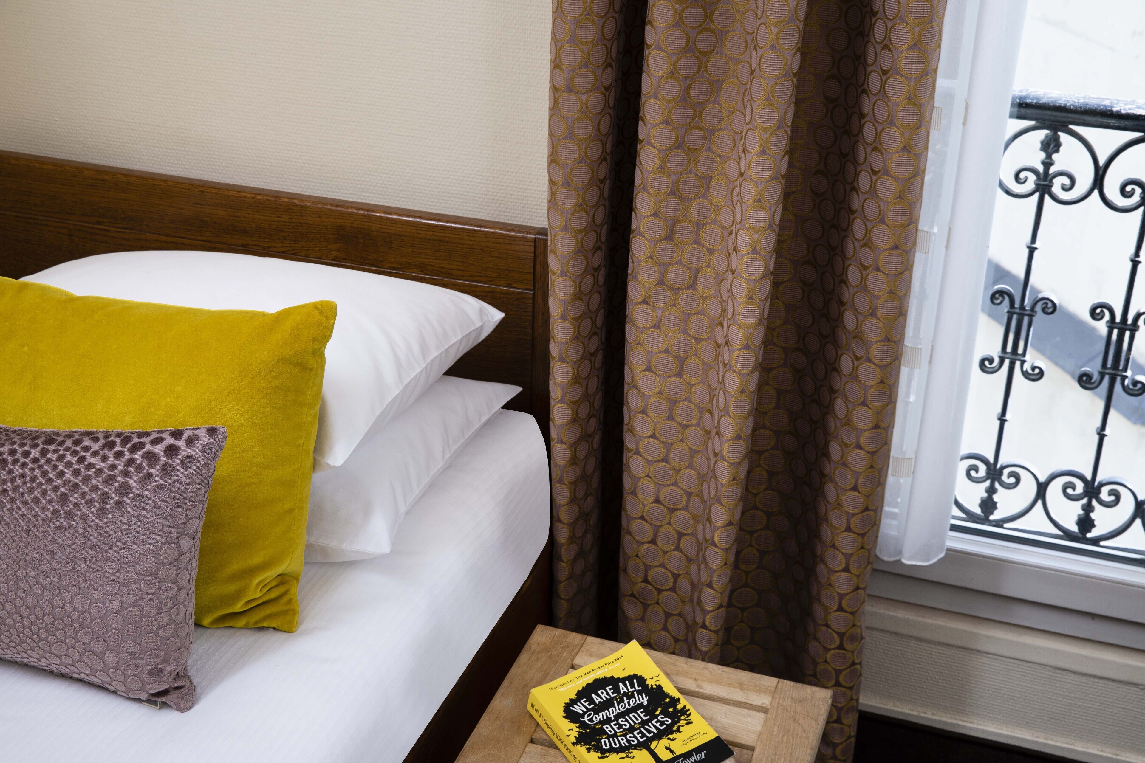 single room | premium bedding, in-room safe, desk, free wifi