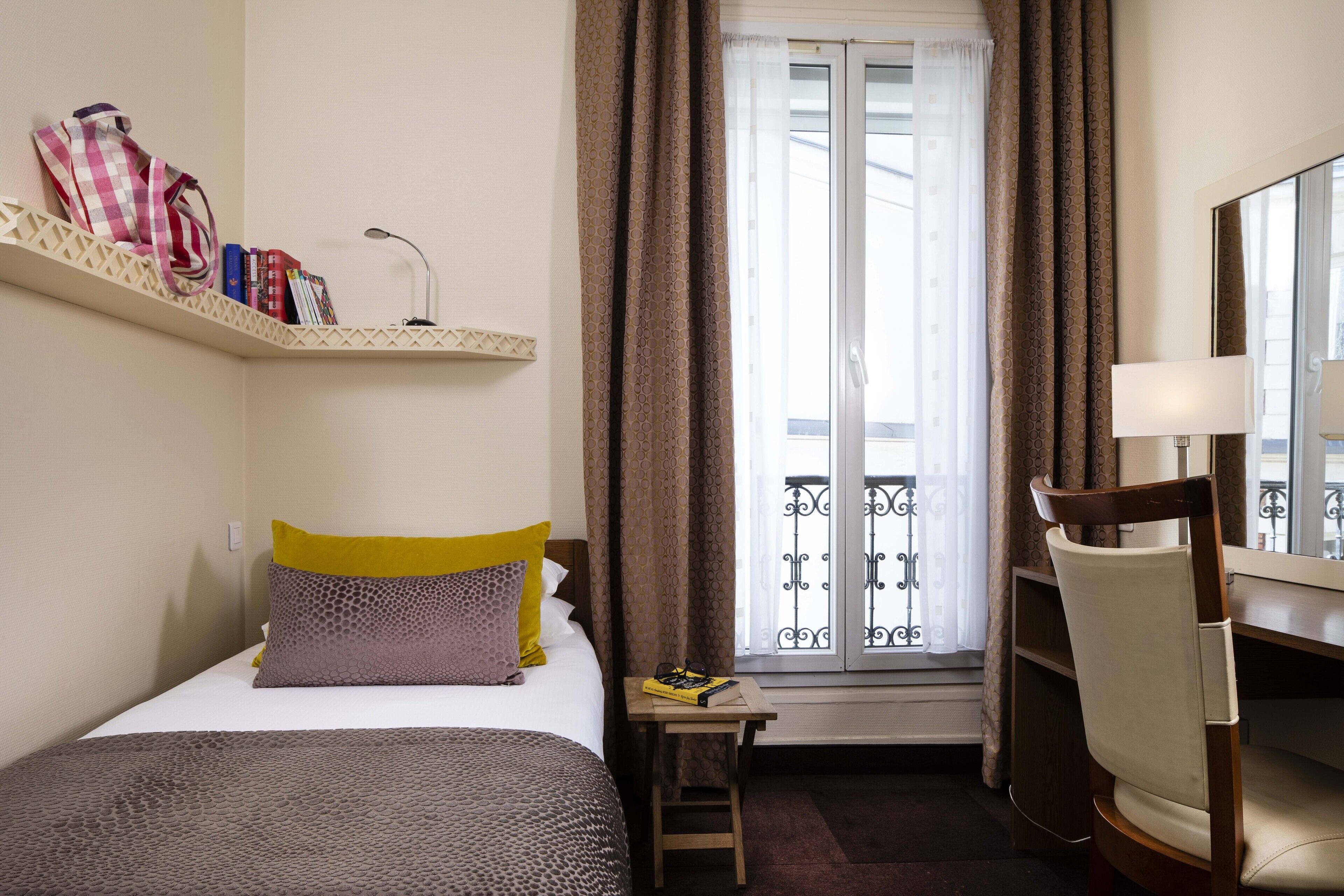 single room | premium bedding, in-room safe, desk, free wifi