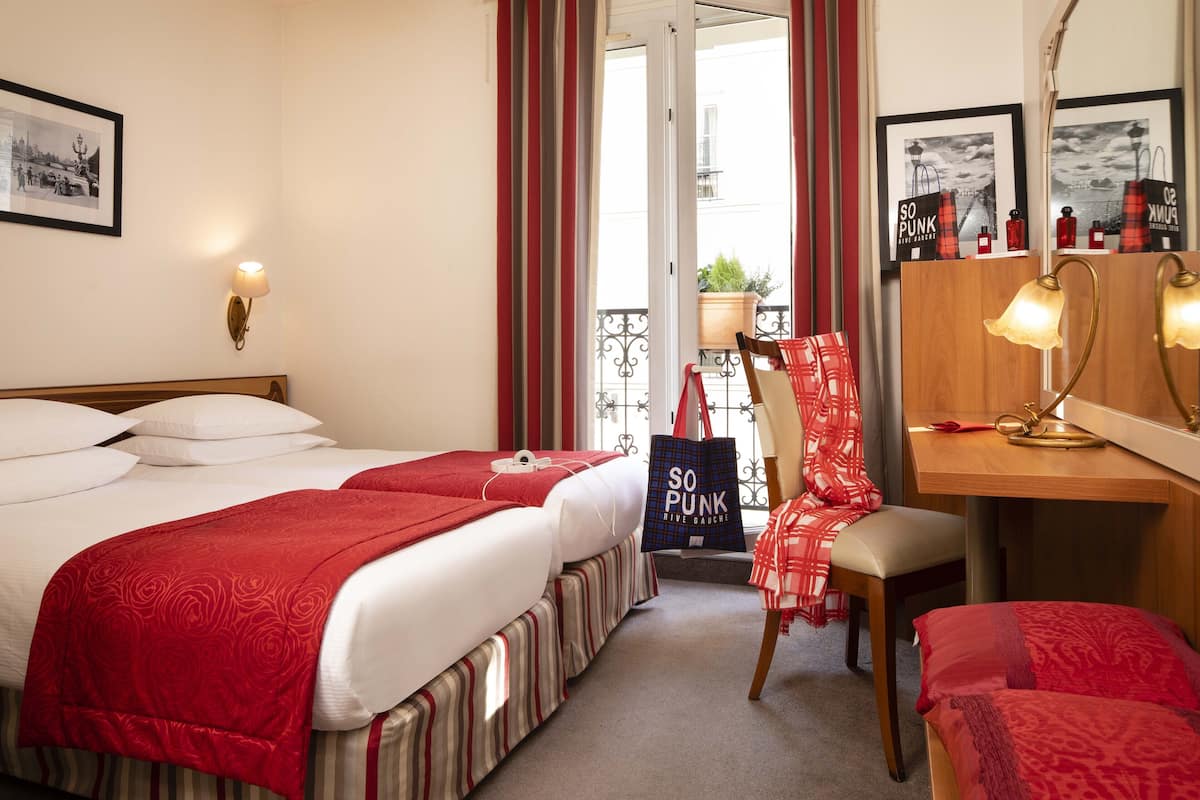 Classic Twin Room | Premium bedding, in-room safe, desk, WiFi (free)