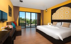 In-room safe, desk, blackout curtains, free WiFi - Anchanlina Hotel (Chalong)