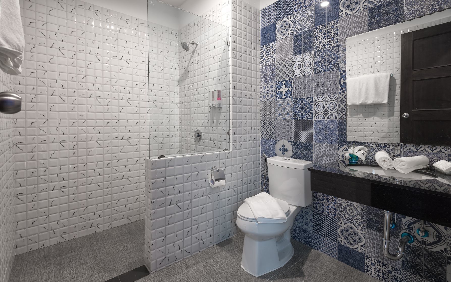 in-room safe, desk, blackout curtains, free wifi