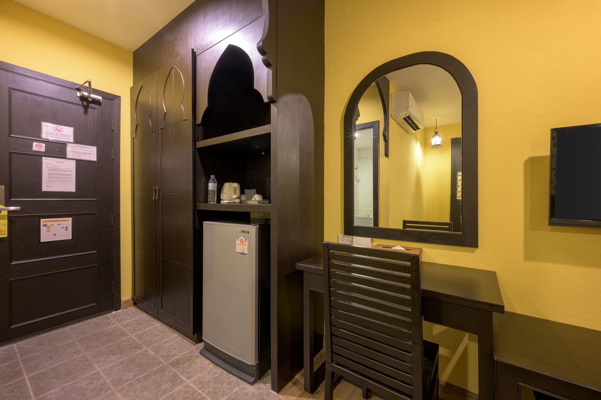 standard room (double bed or twin bed) | in-room safe, desk, blackout curtains, free wifi