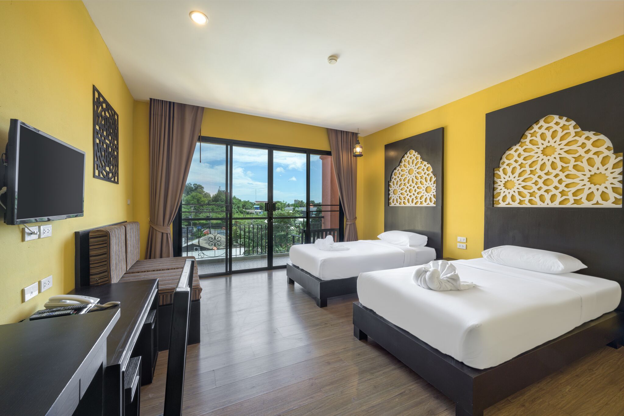 standard room (double bed or twin bed) | in-room safe, desk, blackout curtains, free wifi