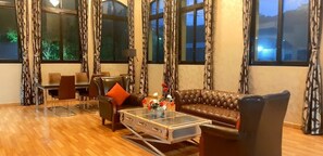 Living area - Anchanlina Hotel (Chalong)