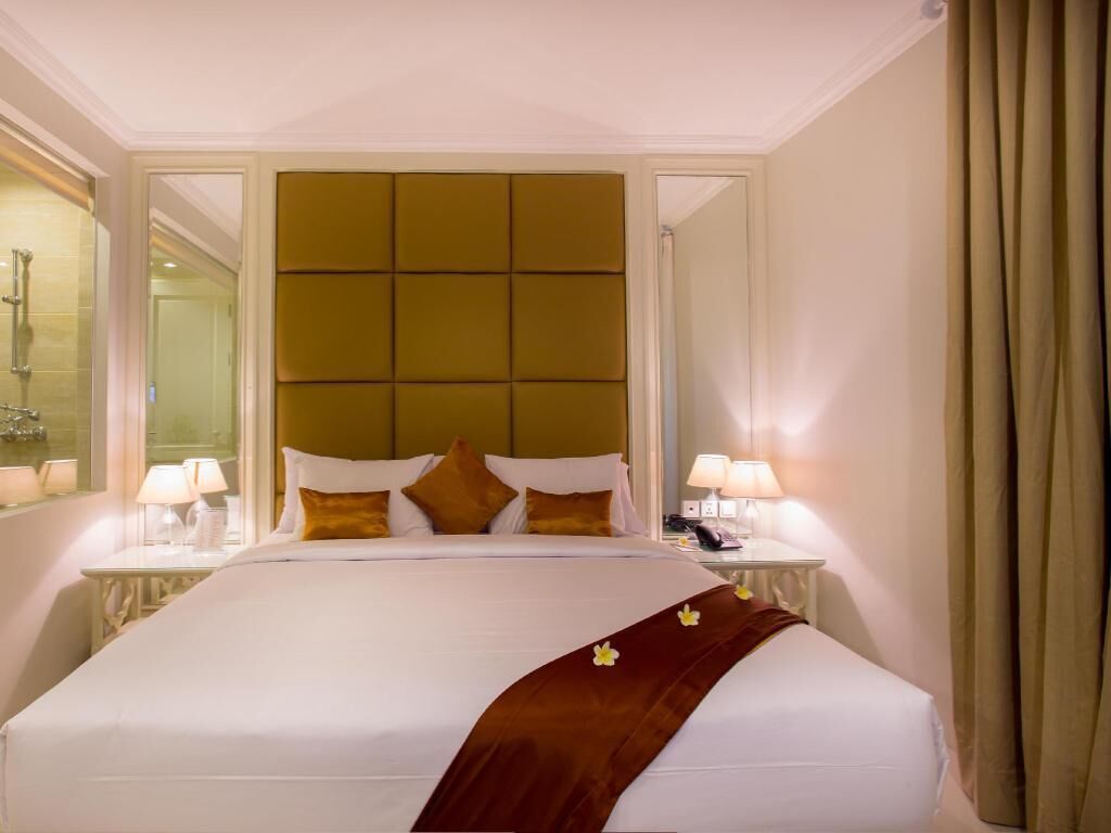 Minibar, in-room safe, desk, blackout curtains