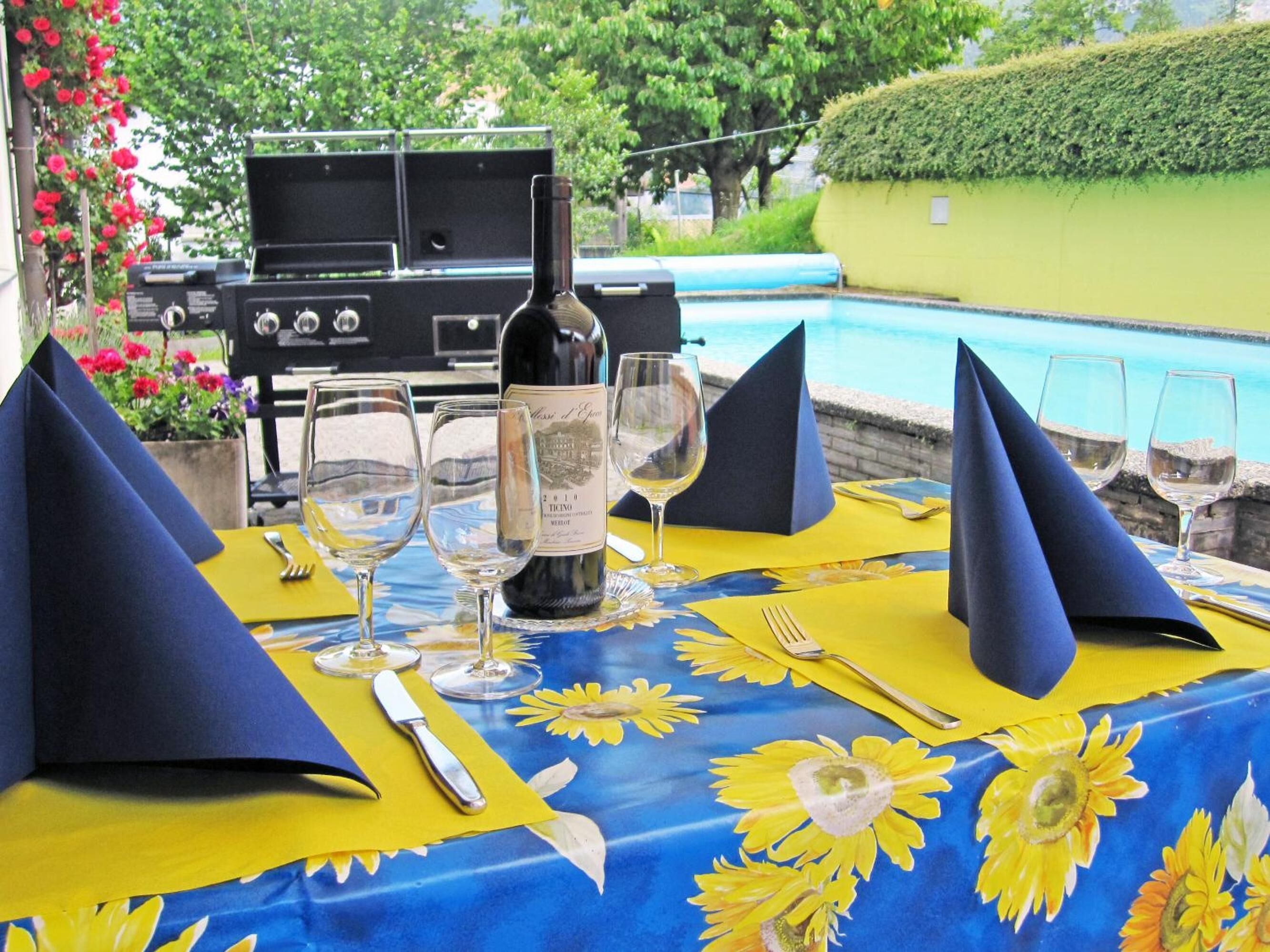 breakfast, lunch, dinner served; regional cuisine