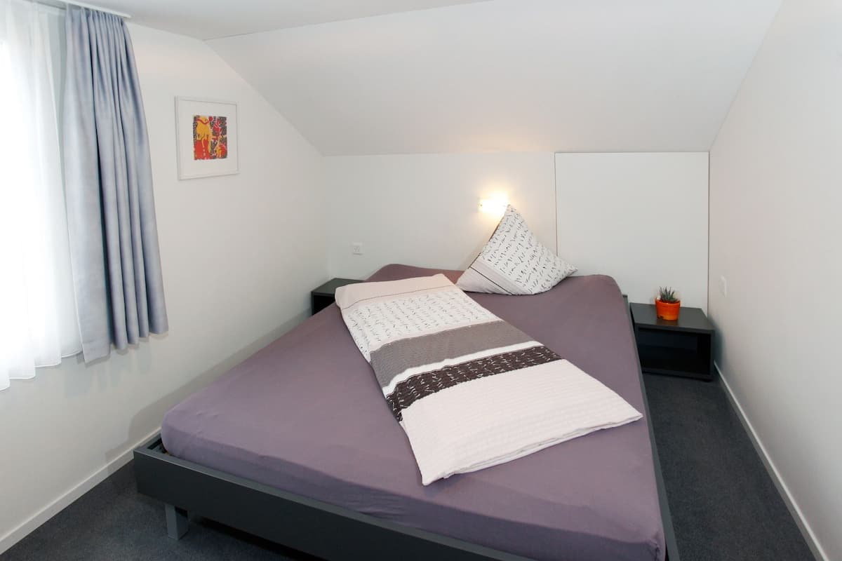 Desk, blackout curtains, soundproofing, free cots/infant beds