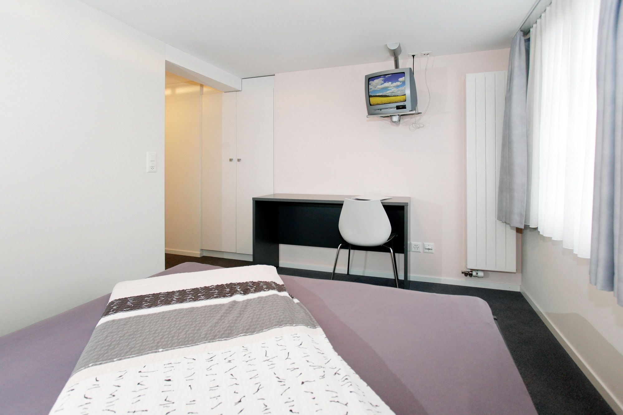 single room, private bathroom | desk, blackout curtains, soundproofing, free cots/infant beds