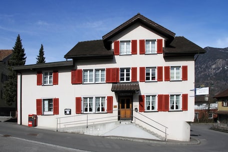 Exterior. Hotel Krone