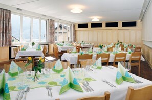 Breakfast, lunch, dinner served; Regional cuisine  - Hotel Krone (Attinghausen)