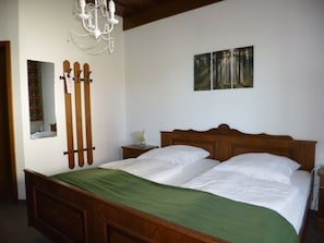In-room safe, iron/ironing board, free WiFi - Gästehaus am Berg (Bayerisch Eisenstein)