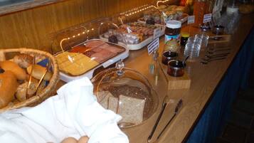Free daily buffet breakfast