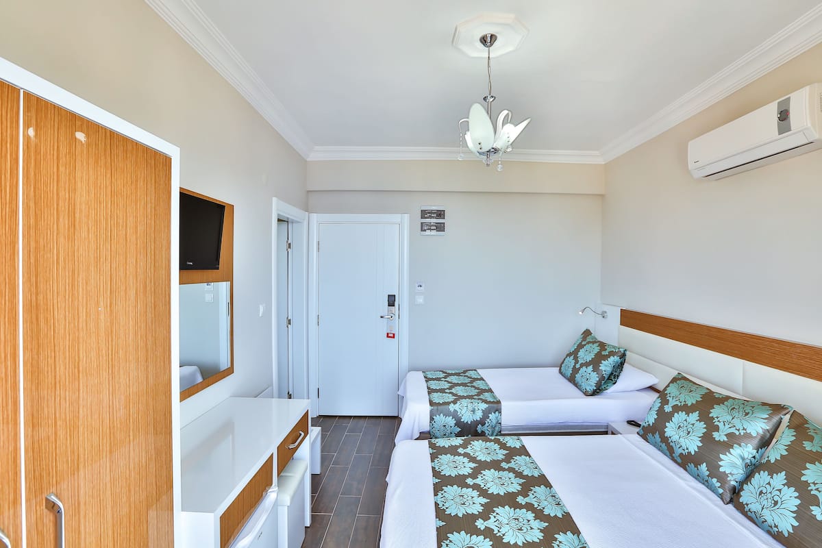 Minibar, free WiFi