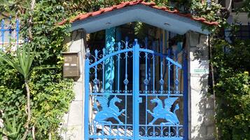 Entrada al alojamiento