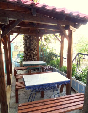 รับประทานอาหารกลางแจ้ง