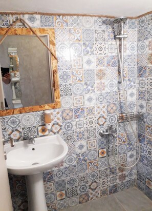 Standard Double Room, Hill View | Bathroom | Shower, hair dryer, towels - Artemis Studios & Apartments (Nea Propontida)