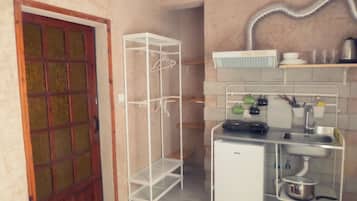 Family Apartment, 2 Bedrooms, Partial Sea View | Free cribs/infant beds, free WiFi, bed sheets