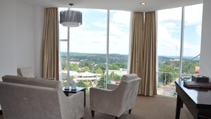 Suite – premier, 1 kingsize-seng, byutsikt | Oppholdsrom