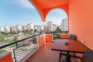 Terrace/patio - Beetle House Coffee Hotel (Konyaalti)