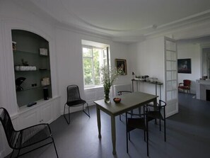 Apartment, 1 Bedroom (Vincent) | In-room dining