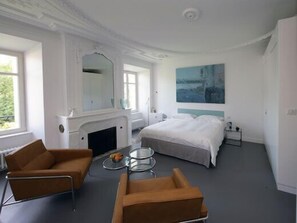Luxury Studio (Alexandre) | Premium bedding, in-room safe, desk, soundproofing