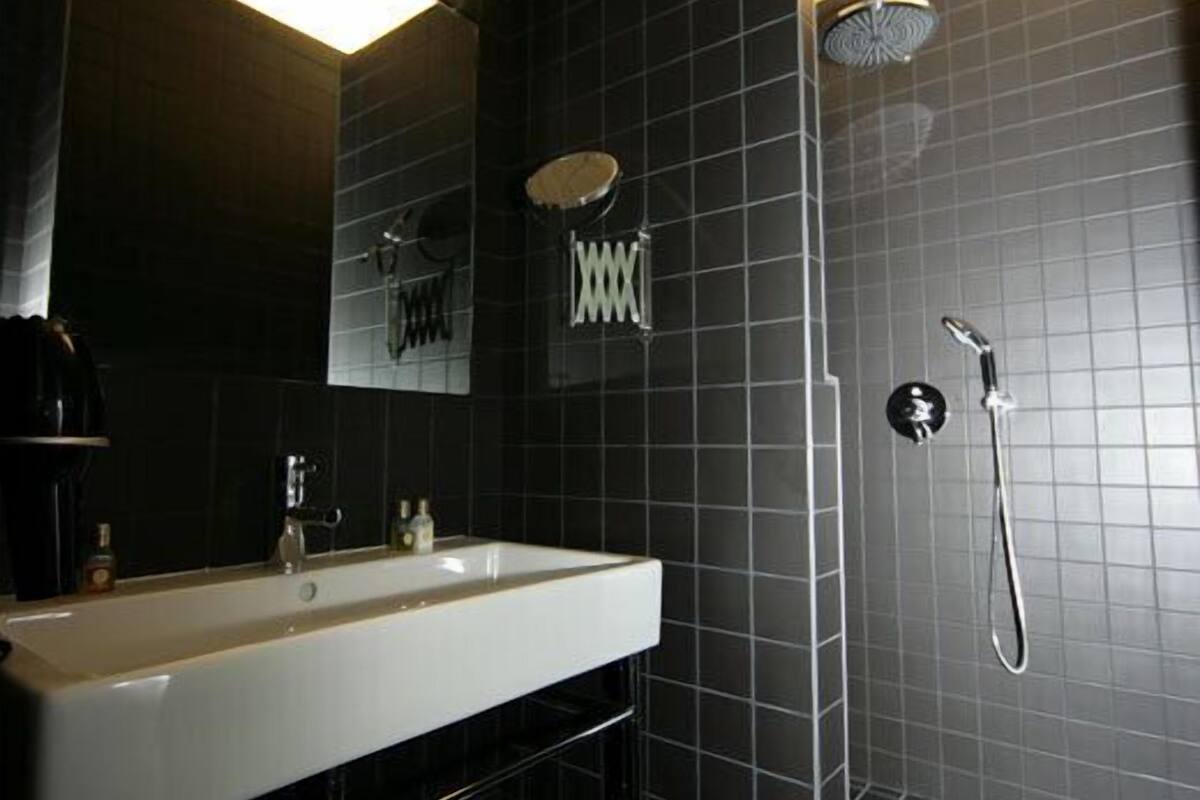 apartment, 1 bedroom (vincent) | bathroom | shower, free toiletries, hair dryer, towels
