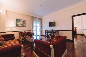 Executive Suite | Living area