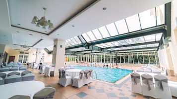 Indoor pool, sun loungers