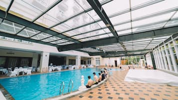 Indoor pool, sun loungers