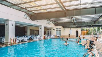 Indoor pool, sun loungers