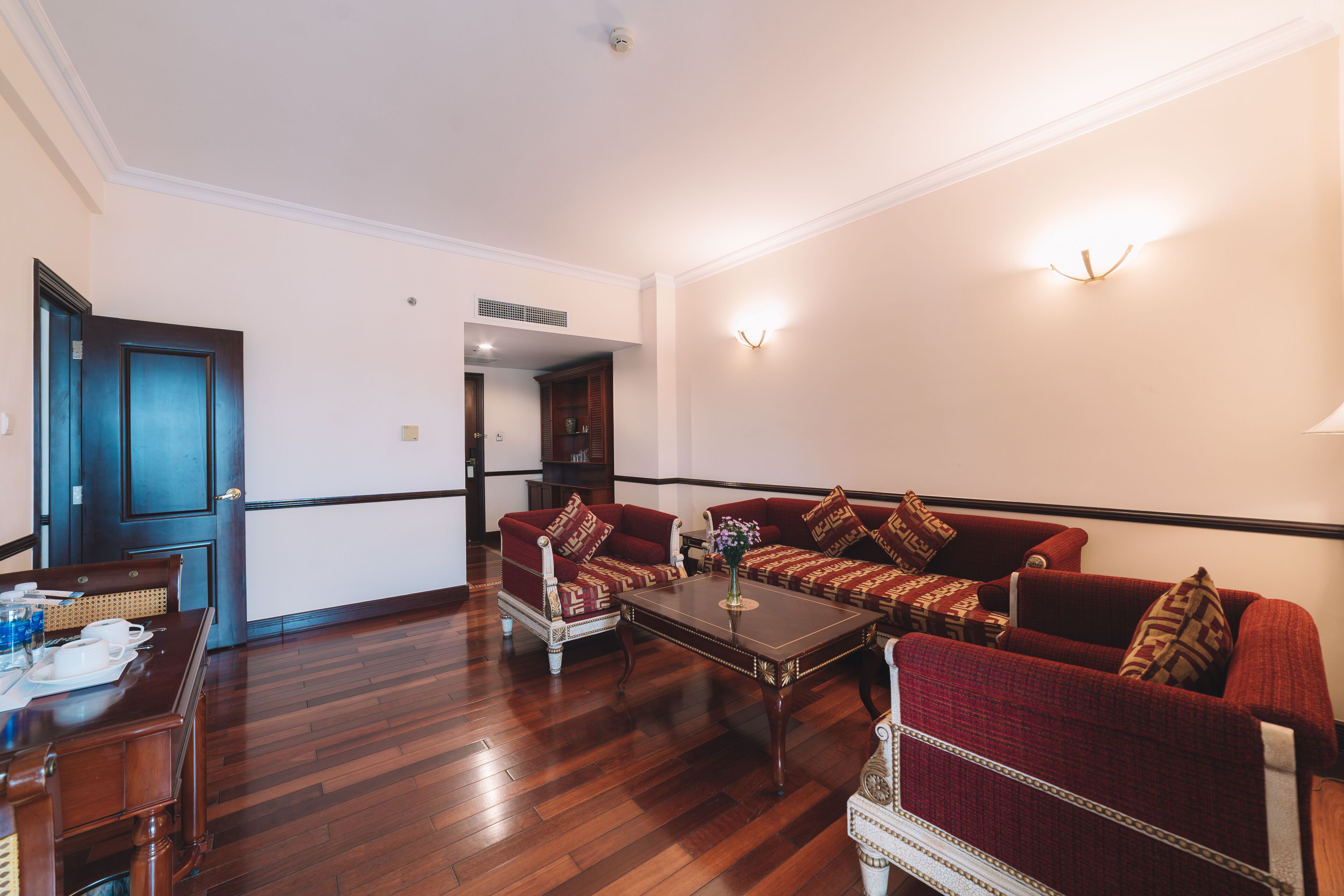 executive suite | 1 bedroom, minibar, in-room safe, desk