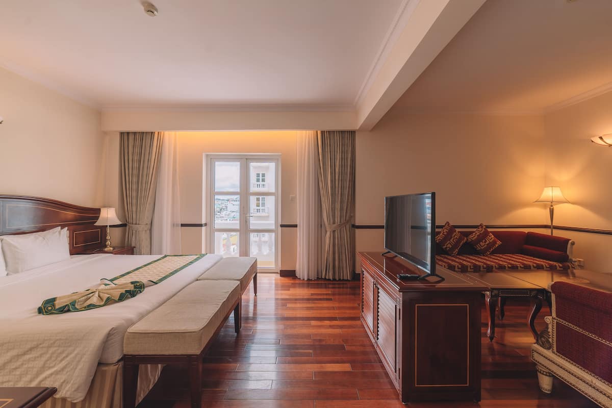 Junior-Suite | 1 Schlafzimmer, Minibar, Zimmersafe, Schreibtisch
