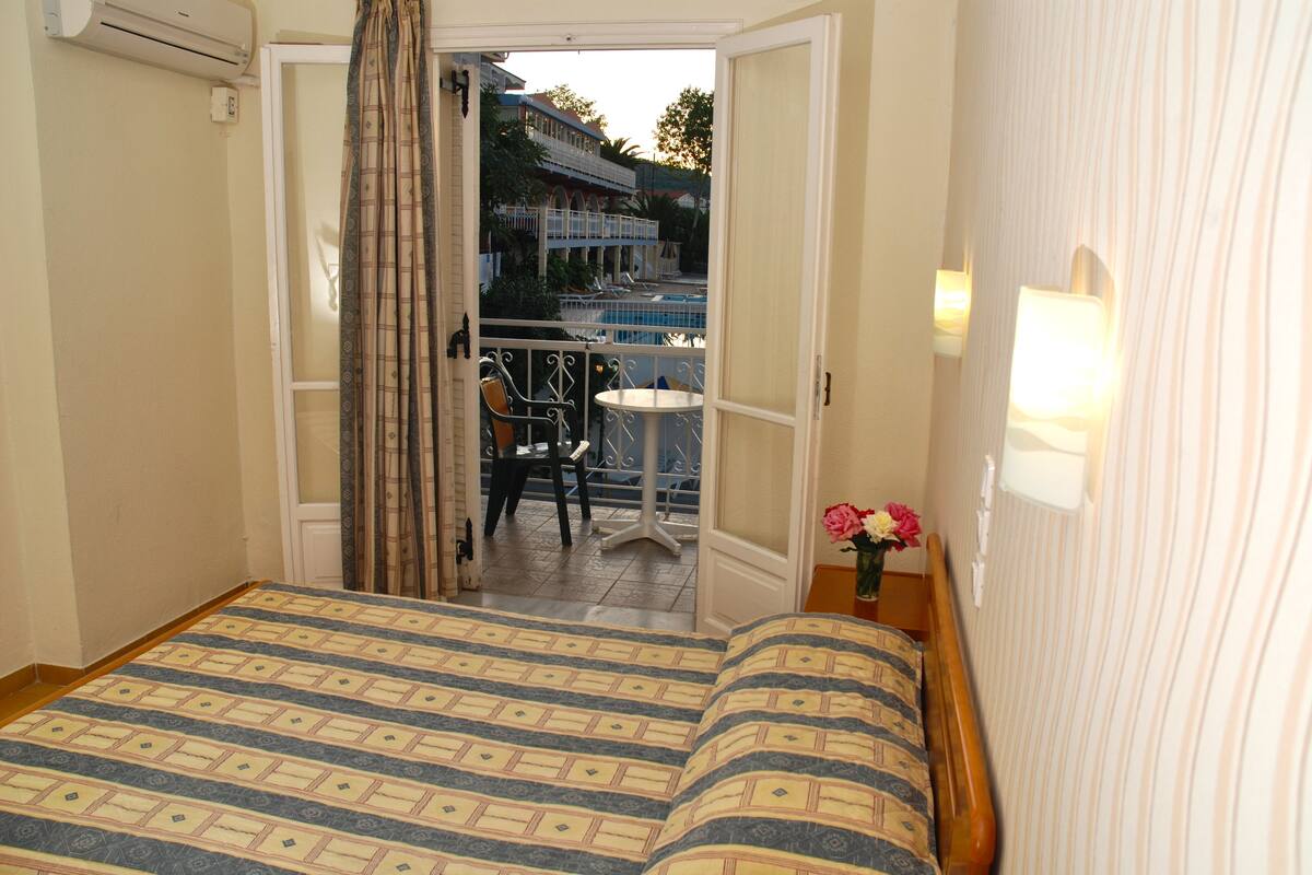 Standard Room | Iron/ironing board, free cots/infant beds, free WiFi, bed sheets