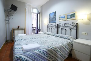 Rideaux occultants, chambres insonorisées, fer et planche à repasser