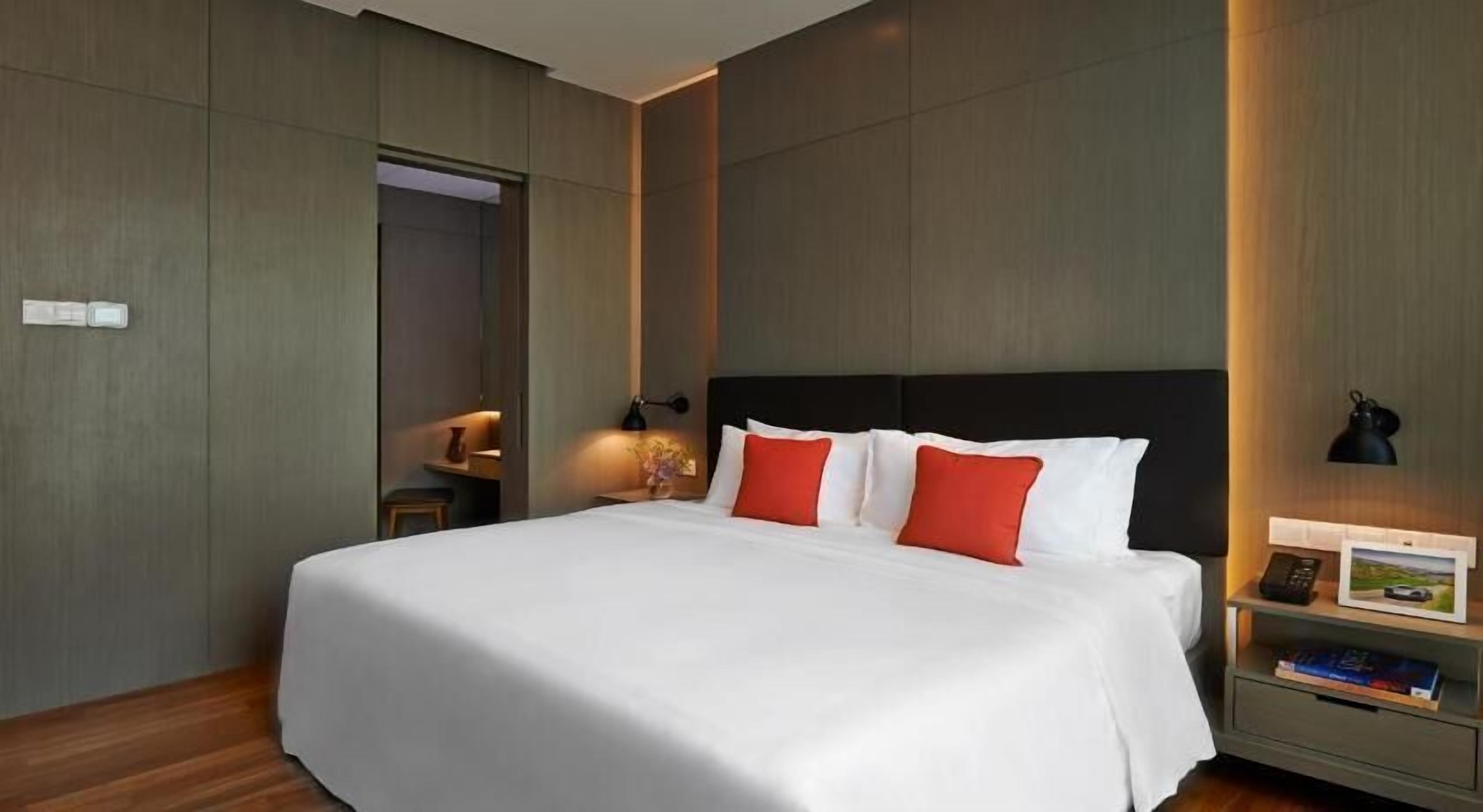 Caja fuerte, escritorio, cortinas opacas y wifi gratis