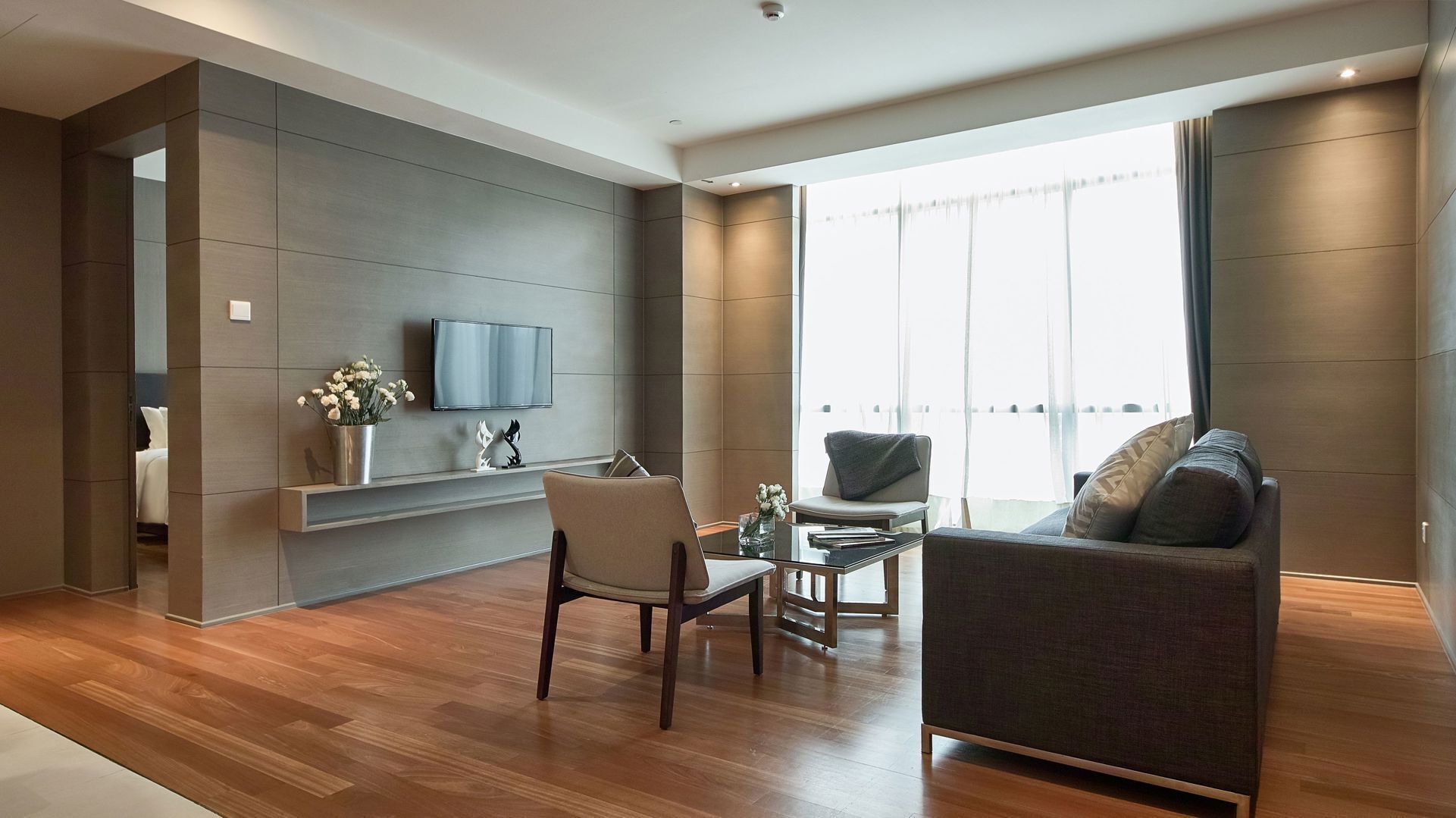 Woonruimte | Een 40-inch ledtelevisie met satellietzenders en televisie