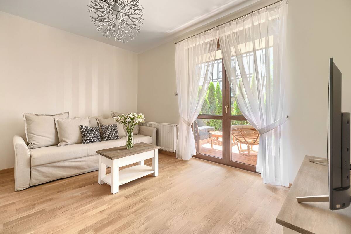 Standard Apartment | Ruang tamu | TV 