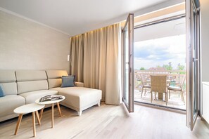 Standard-Apartment | Wohnbereich | Fernseher