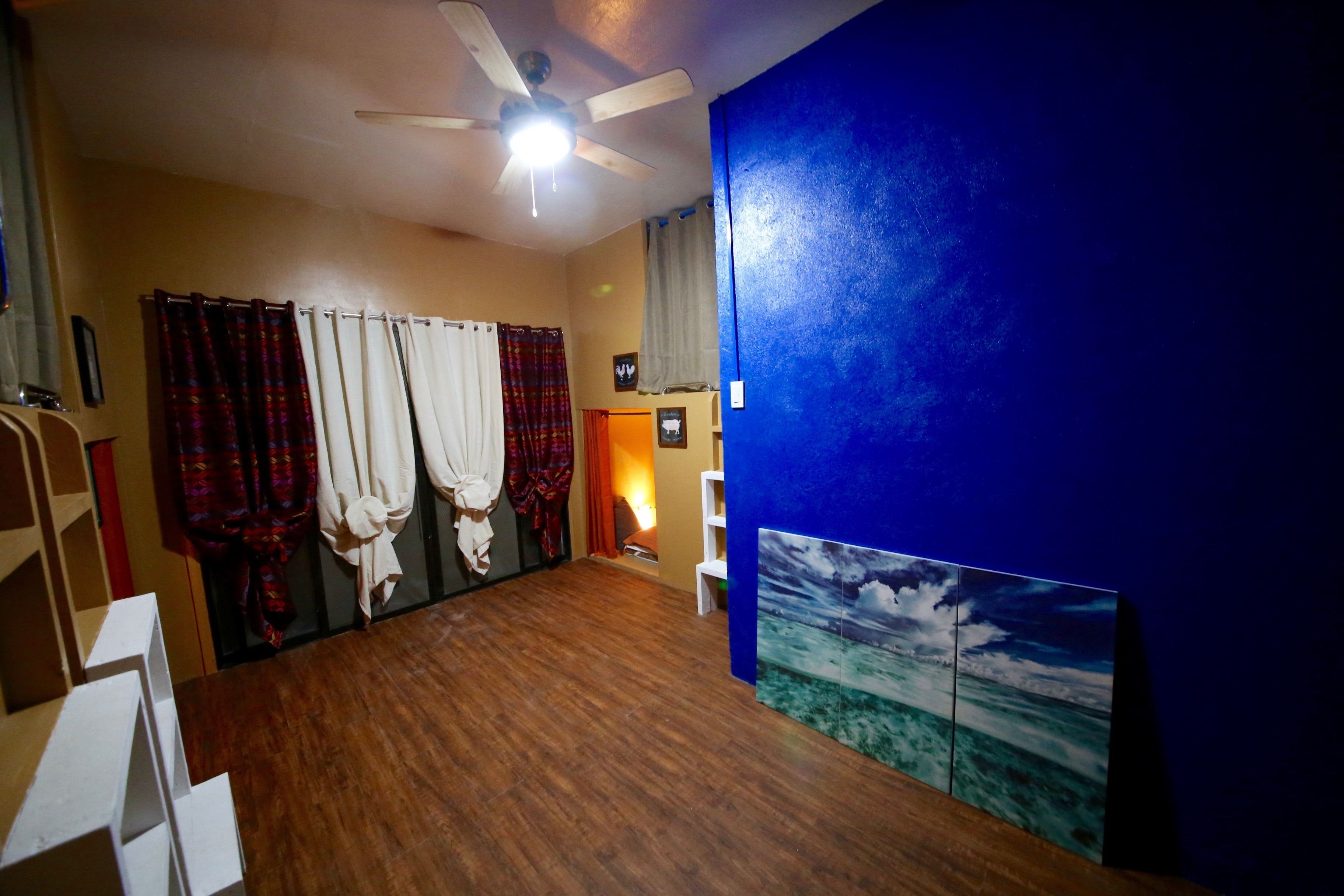 Cofres nos quartos, escrivaninha, Wi-Fi de cortesia