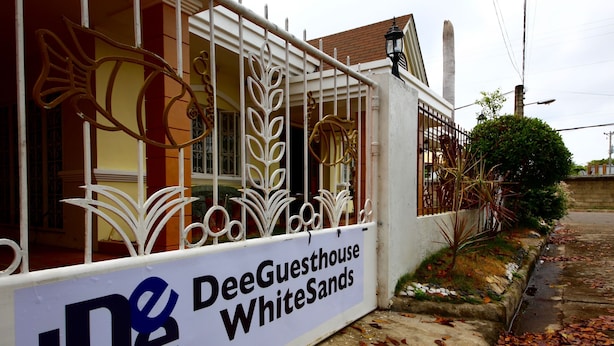 Property grounds - Dee Guesthouse - White Sands (Lapu-Lapu)