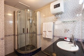 Apartment, 2 Bedrooms, Partial Sea View | Bathroom - Praslin Holiday Home (Praslin Island)
