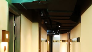 Desk, blackout drapes, soundproofing, WiFi (free) - Mono Hostel (Taipei)