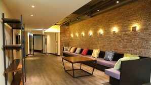 Design Quadruple Room, 1 Bedroom, Shared Bathroom | Living area - Mono Hostel (Taipei)