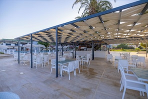 Frühstück, Mittagessen, Abendessen, Blick auf den Strand