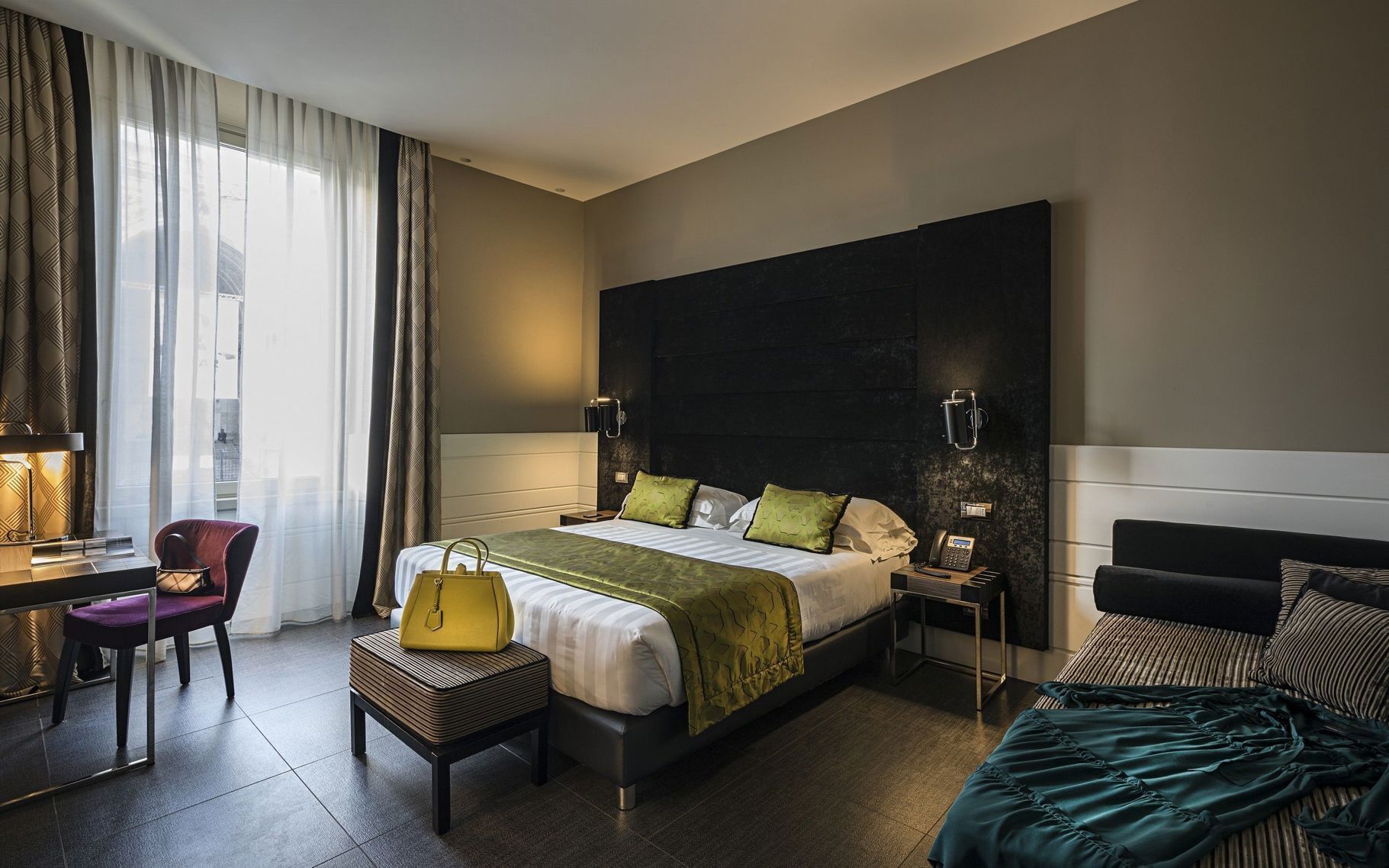 Ropa de cama de alta calidad, edredones de plumas, minibar y caja fuerte