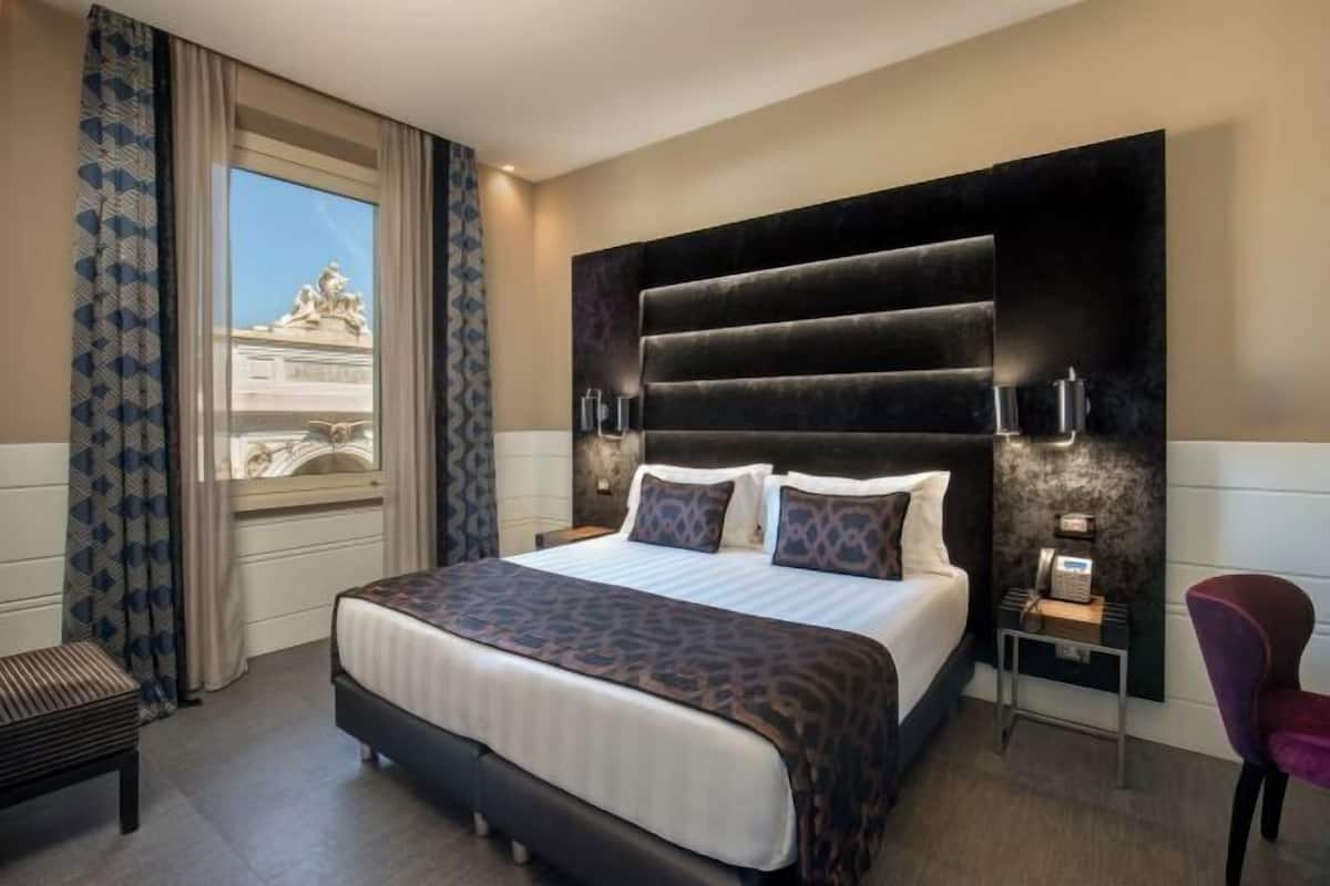 Premium bedding, down comforters, minibar, in-room safe